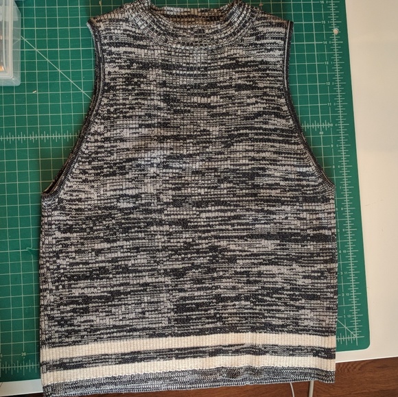 Crop top sweater - Picture 2 of 3